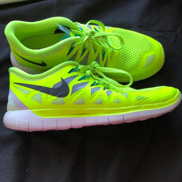 highlighter yellow nike